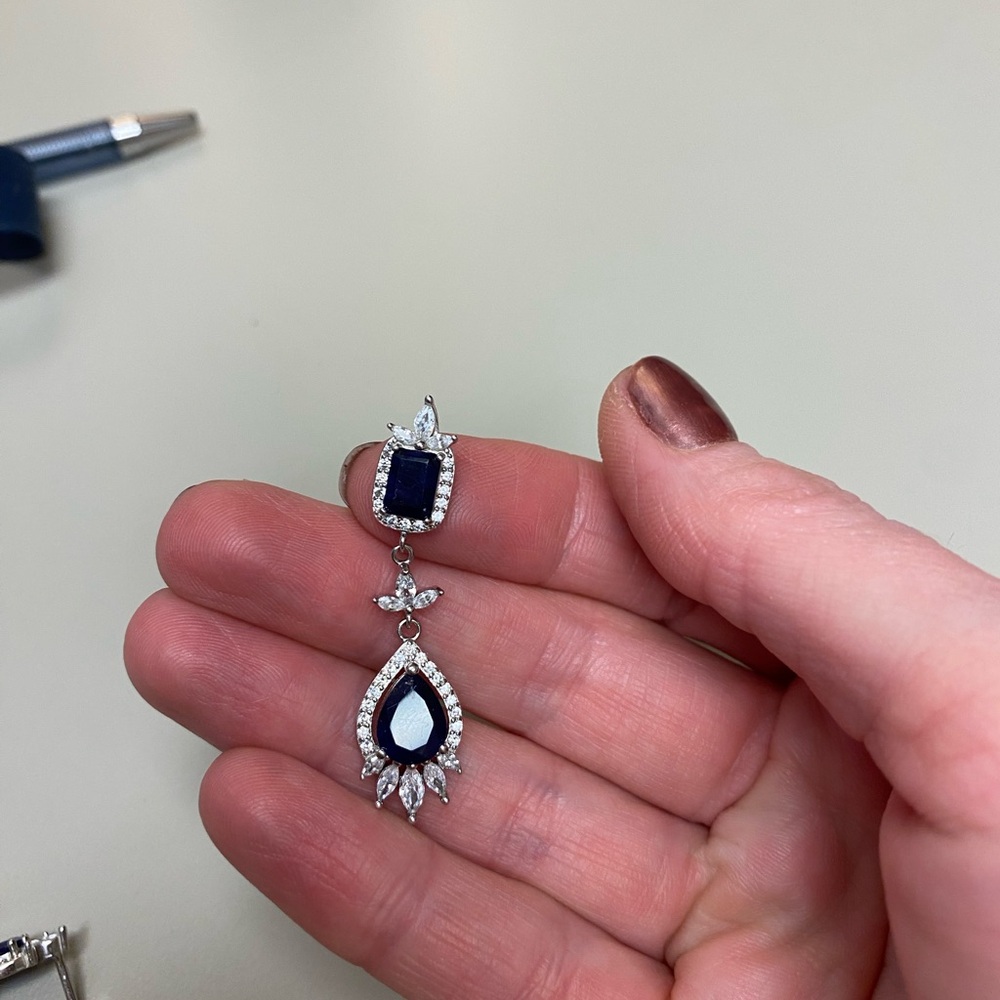 Elegant Silver diamond and Sapphire Jewelry Set - Picture 4 of 9